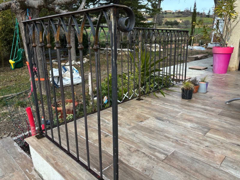 Fabrication et pose de garde corps avec barreaux rustiques sur mesure à Puimoisson dans le 04