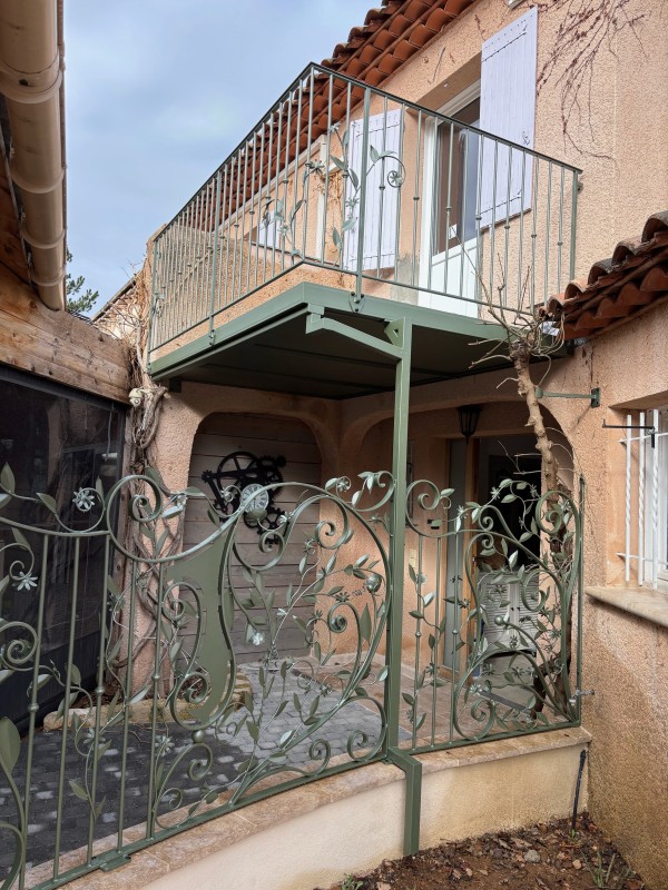 réalisation d'un balcon extérieur pour un gite à Valensole près de Manosque.