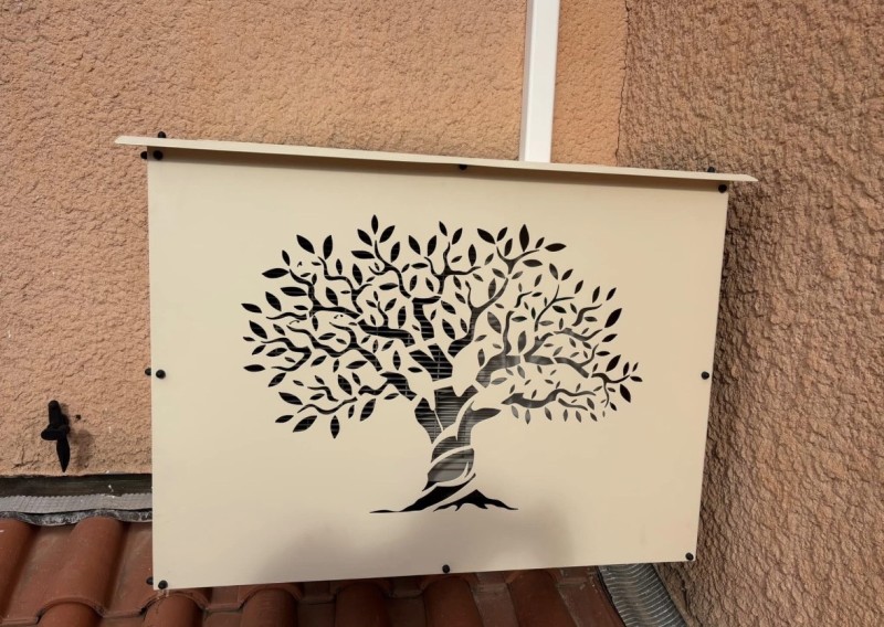 cache en métal découpé au laser et thermolaqué en beige près de Manosque