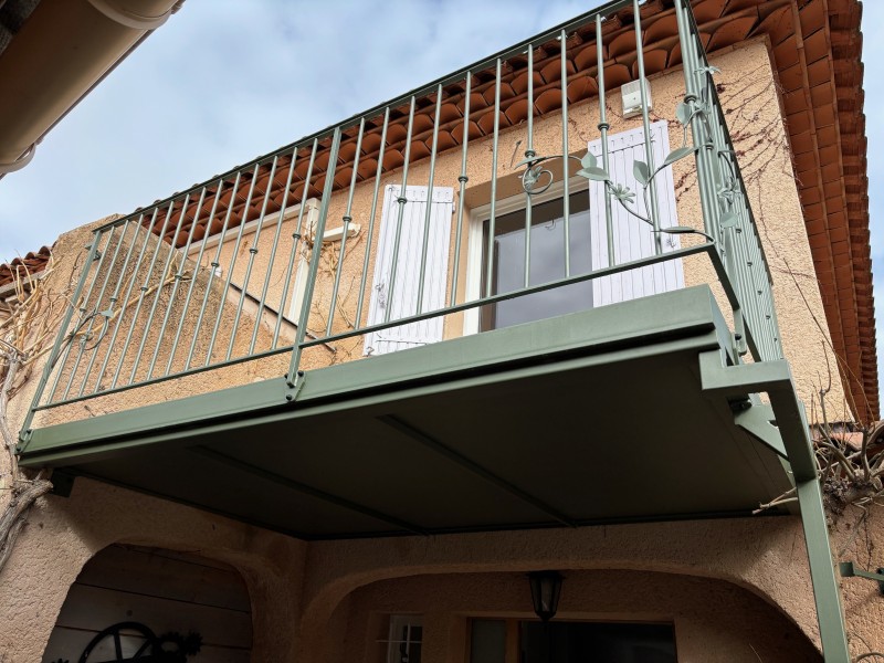 réalisation d'un balcon extérieur pour un gite à Valensole près de Manosque.