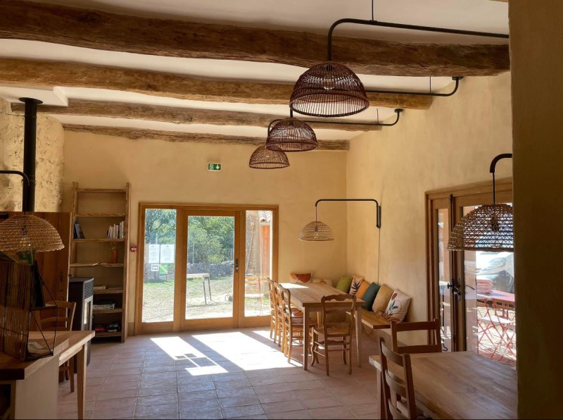 Création de luminaire et comptoir suspendu pour un gîte d’étape dans les Gorges du Verdon