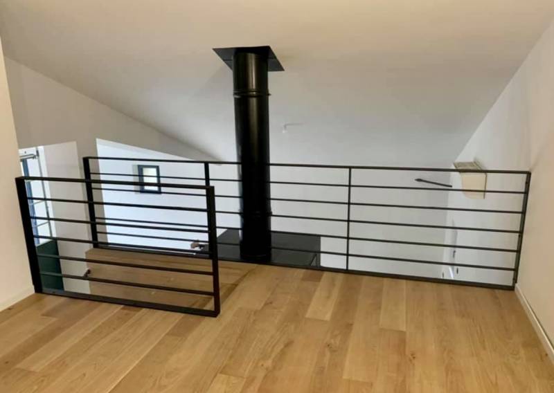 Fabrication de garde-corps en acier de couleur noir pour escalier et mezzanine près de Manosque