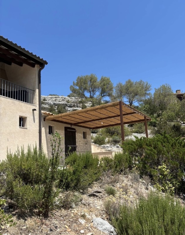  emménagement extérieur d’une tonnelle à Esparron du Verdon 