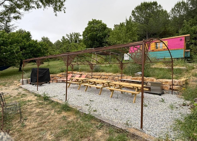  Réalisation et pose de cette tonnelle à Valensole , en plein cœur de la Provence, autour des champs de lavande